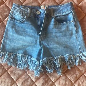 Gianni Binini size 5 denim shorts with frayed edged